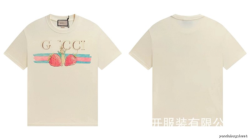 Gucci Vintage Off-white T-shirt with Strawberry Rabbit Print