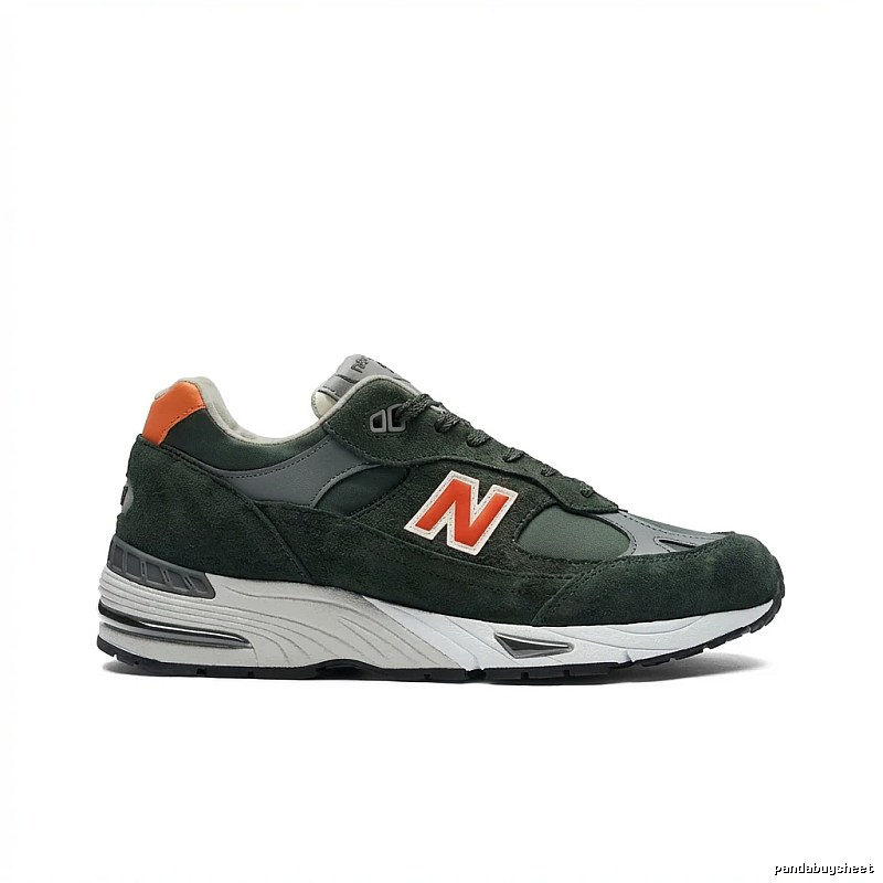 Retro style dark green of New Balance 990v3