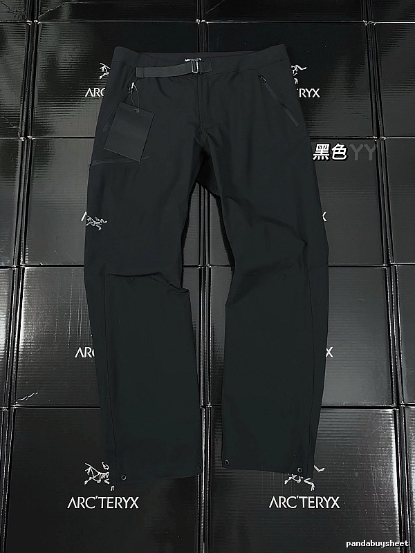 Technical Hiking Pants in Black with discreet logo - Arc'teryx